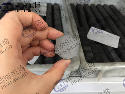 تستخدم الشرطة والجيش كربيد السيليكون / بلاط درع كربيد البورون المزود
